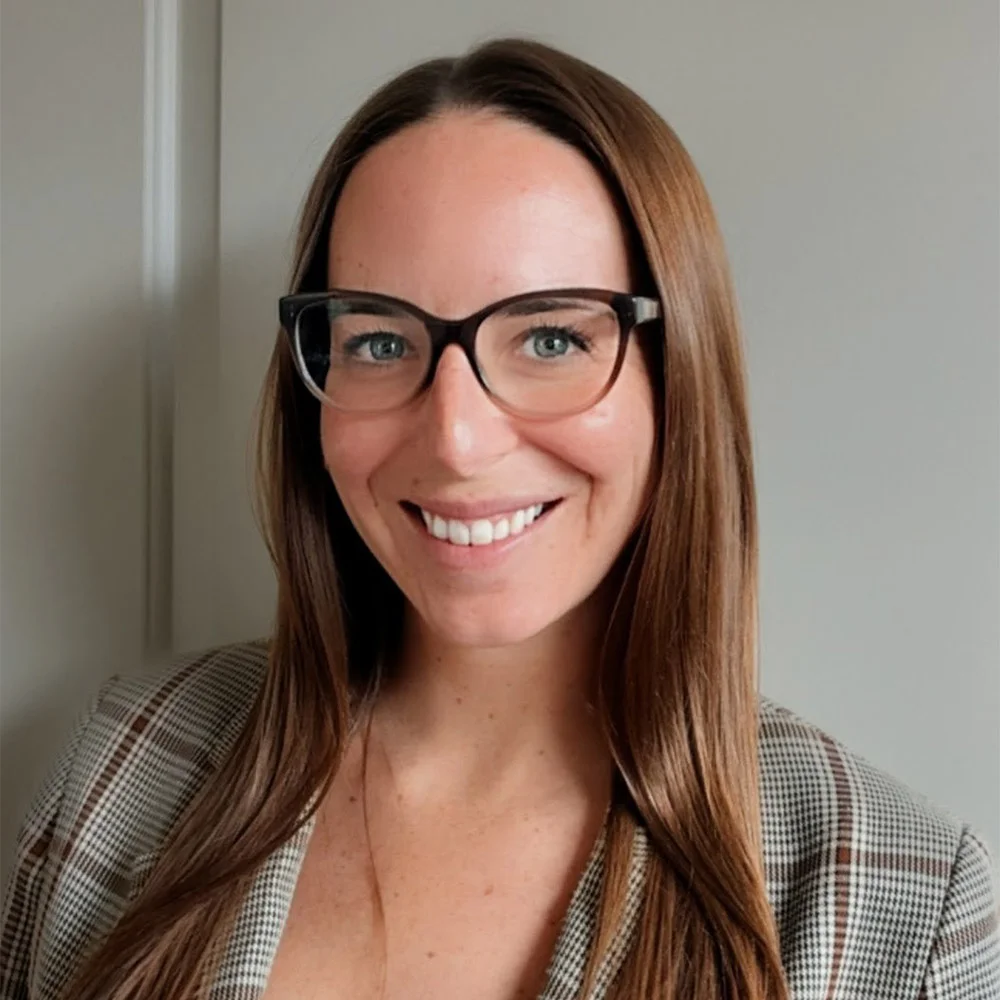 Headshot of Lindsay Dean